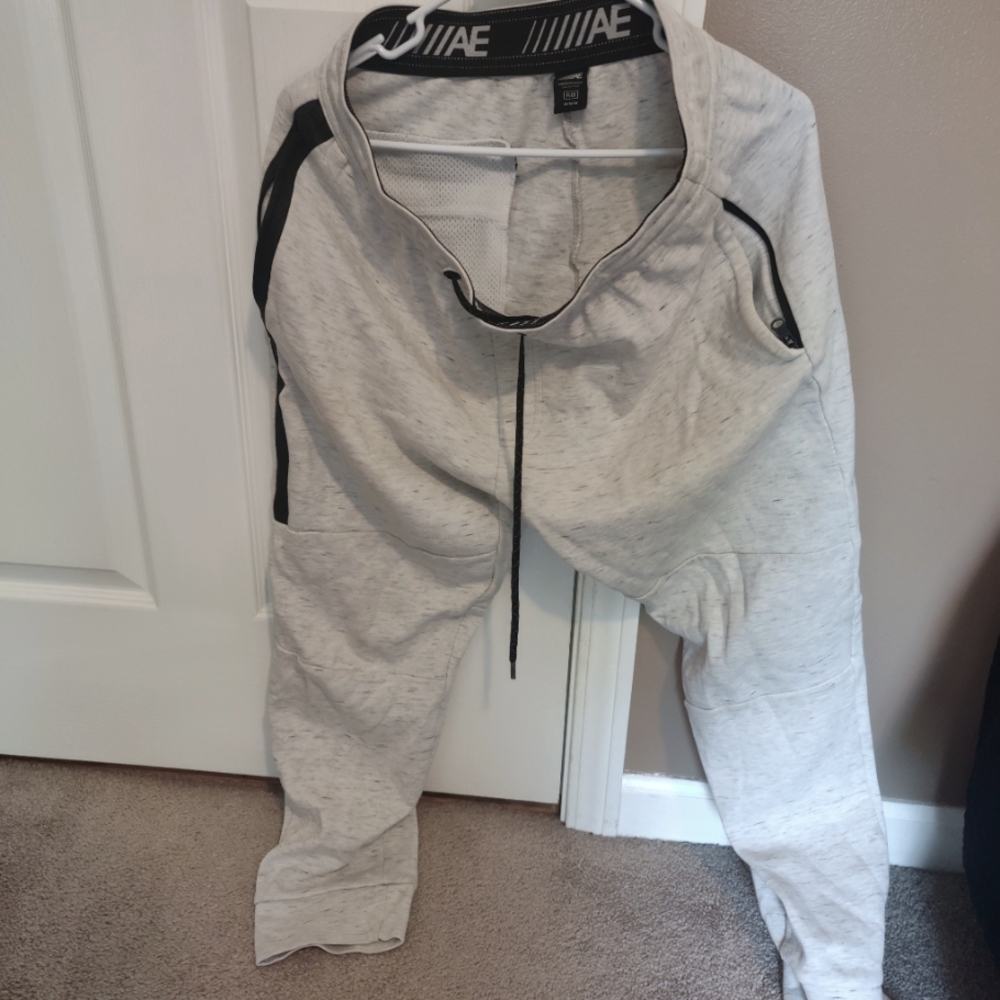 Like New. Men's American Eagle jogger